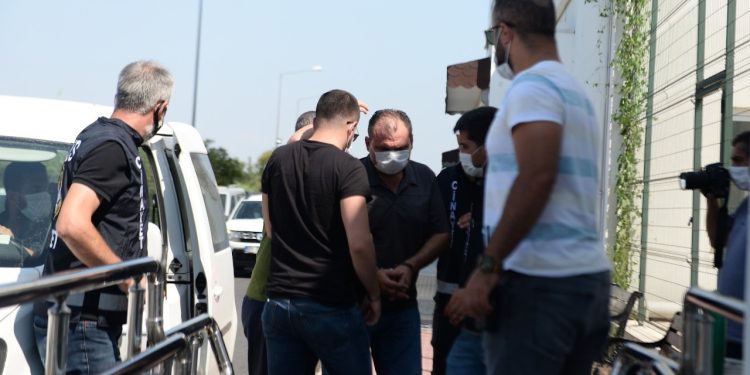 Annesiyle kardeşini öldüren eski vali yardımcısına ağırlaştırılmış müebbet