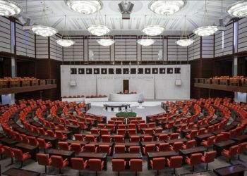 ‘Acil yargı paketi’ Meclis’e sunuldu: Israrlı takip düzenlemede