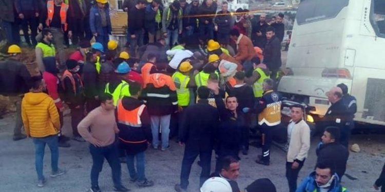 Akkuyu Nükleer Santrali işçilerini taşıyan servis kaza yaptı: 1 ölü, 22 yaralı