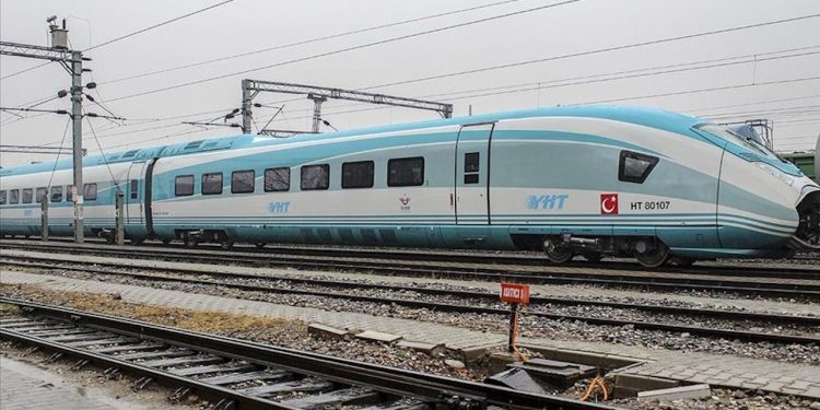 Ankara-İzmir hızlı tren hattı için İngiltere’den rekor kredi