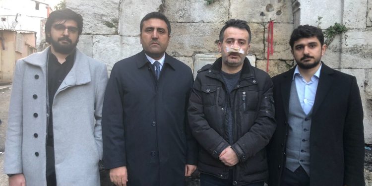 Avukattan karakol bahçesinde dayak iddiası: Polisler izledi