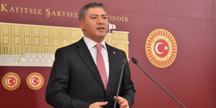 CHP’li Murat Emir: Hekimler üzerinde yeni bir kılıç sallandırılacak
