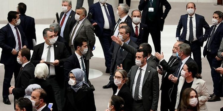 CHP’nin muhtarların haklarını düzenleyen teklifinin görüşülmesi reddedildi