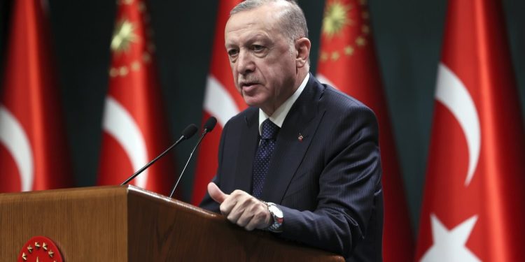 Cumhurbaşkanı Erdoğan: Kabinedeki görevler bayrak yarışıdır