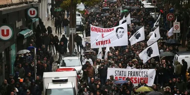 Fransa Korsika Adası’nın özerkliğini tanımaya hazırlanıyor