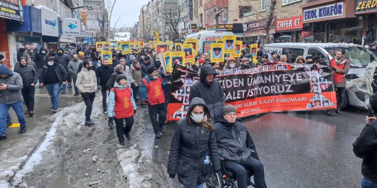 Gazi Katliamı’nın 27. yılında hayatını kaybedenler anıldı