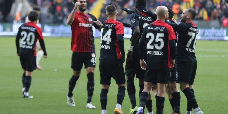 Gaziantep Galatasaray’ı 3 golle geçti