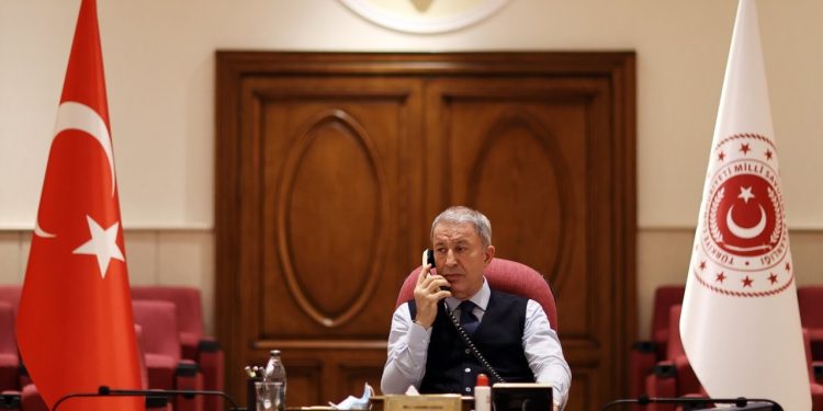 Hulusi Akar, Rusya ve Ukrayna savunma bakanlarıyla görüştü