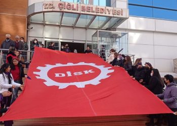 İşçiler grev kararını belediye binasına astı: 7 Nisan’da grevdeyiz