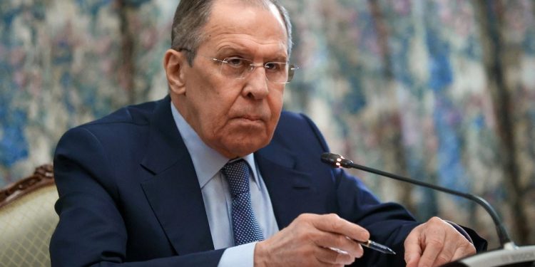 Lavrov: ABD Avrupa’daki nükleer silahlarını çekmeli