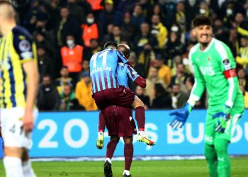 Lider Trabzonspor Kadıköy’den 1 puanla dönüyor: 1-1