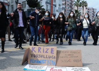 Mersin’de ‘geçinemiyoruz’ mitingi: Size ve beşli çetenize daha fazla tahammül etmeyeceğiz
