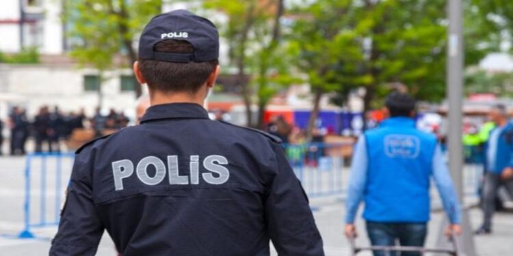 Polislere her ay 300 lira ek ödeme yapılacak