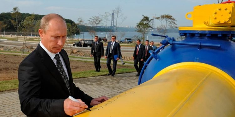 Putin’den gaz hamlesi: Dost olmayan ülkelere rubleyle satacağız