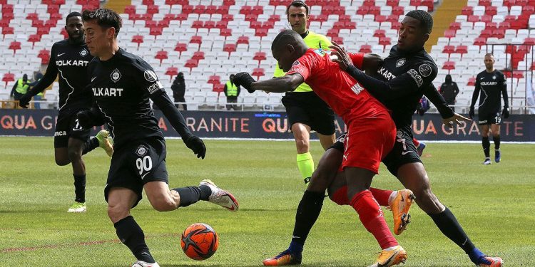 Sivasspor uzatmalarda güldü: 2-1