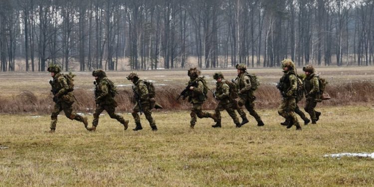 Ukrayna askerlerinden Rus subayın ‘teslim olun’ çağrısına yanıt: ‘Gidin kendinizi b.cerin’