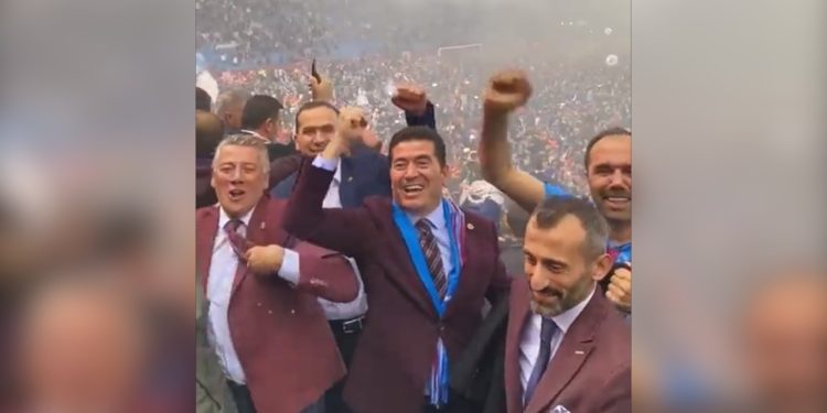 AK Partili, CHP’li ve İYİ Partili vekiller şampiyonluğu birlikte kutladı