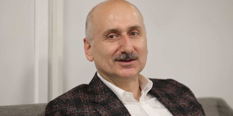 Bakan Karaismailoğlu: İBB bu hızla 10 senede bitiremez o metro hatlarını
