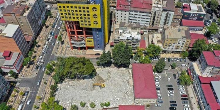 ‘Dünyanın en saçma binası’ yıkılıyor