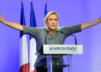 Fransa’da seçimi kaybeden Le Pen parlamento için yarışacak