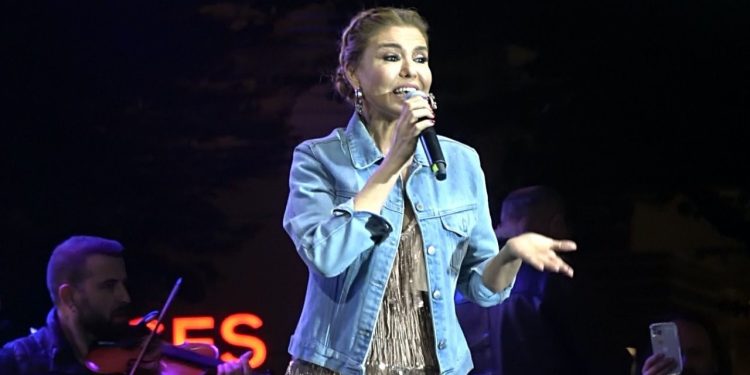 Gülben Ergen sahnede bayılmıştı: Annelik böyle içselleştirmek mi?
