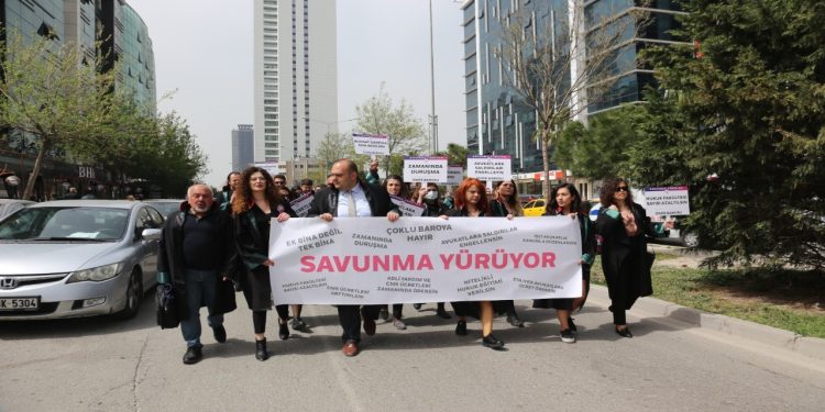 İzmir Barosu’ndan ‘savunma yürüyüşü’: Yargı bağımsızlığını savunacağız