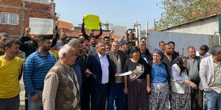 İzmir’de hurda toplayanlara kesilen para cezaları protesto edildi: Hırsızlık mı yapsın bu insanlar?