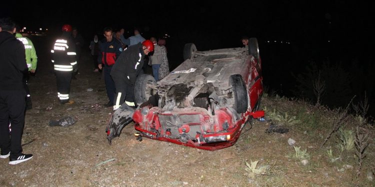 Manisa’da otomobil şarampole devrildi: 1 ölü, 7 yaralı