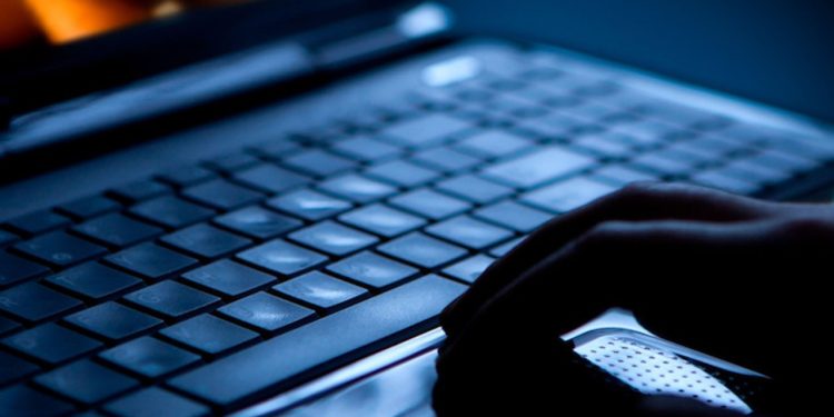 Porno film linki paylaşan bakanlık özür diledi