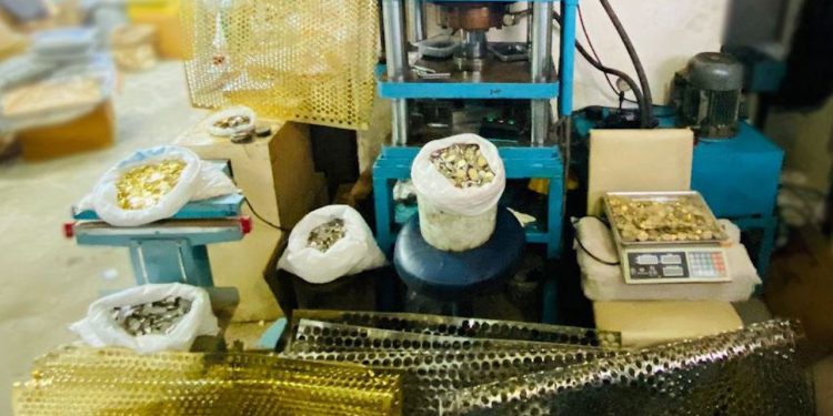 Sahte madeni euro: Otomattan geçmesi için  elektrolize edilmiş