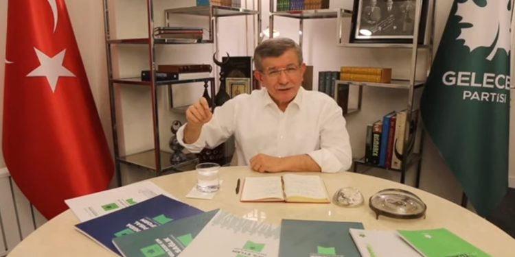 Ahmet Davutoğlu’ndan Cumhurbaşkanı Erdoğan’a: Seni Diyarbakırlı gençlere havale ediyorum
