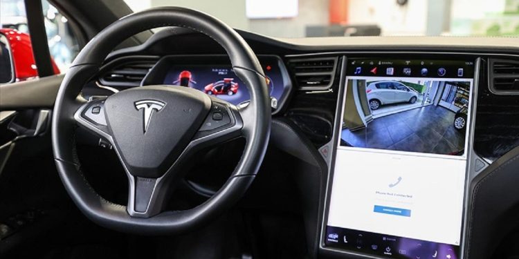 Tesla, rekor kâr elde etti